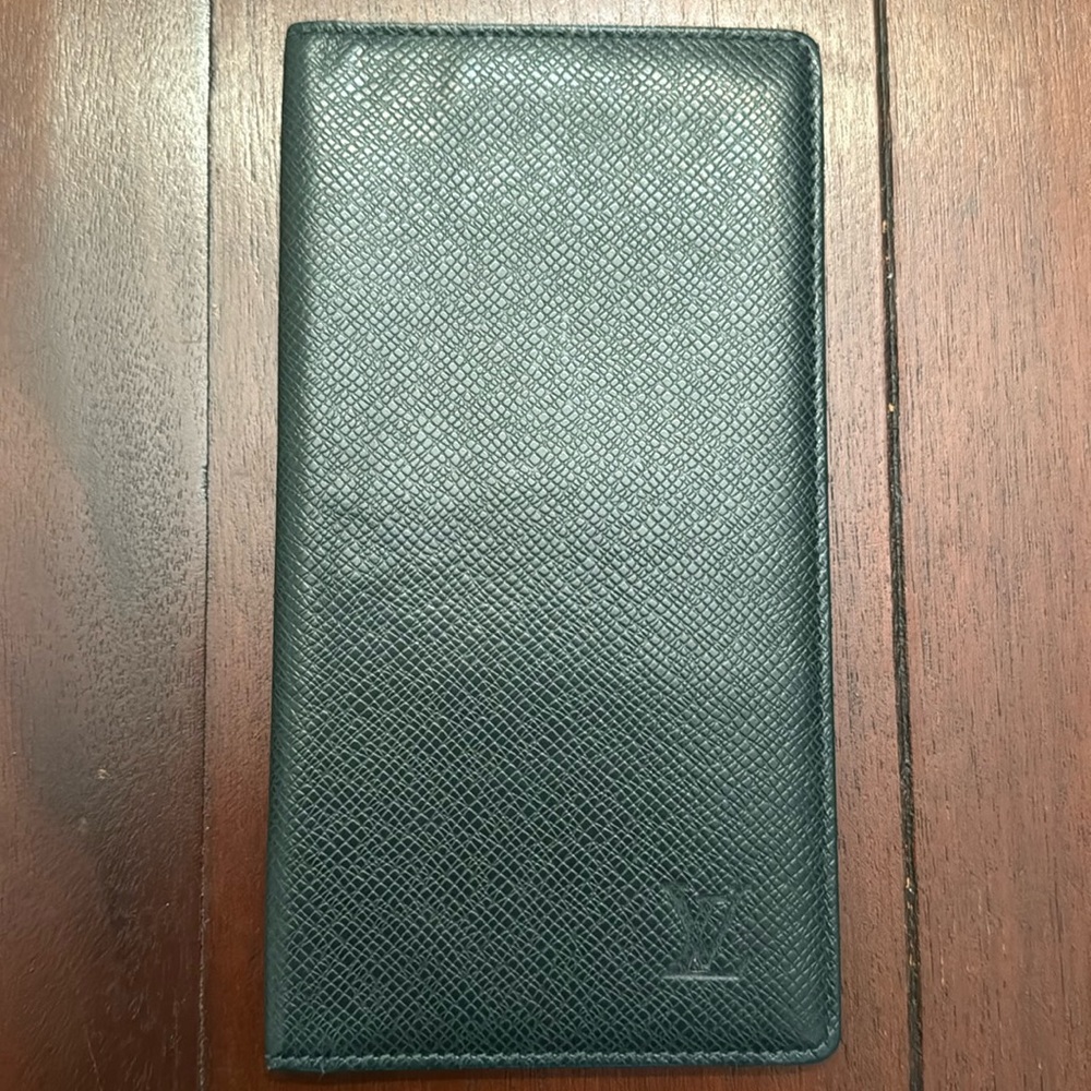 Vintage Louis Vuitton Dark Green Epi Leather Bi Fold Wallet